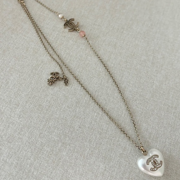 Authentic Chanel White/Gold Tone Pearl Heart Shaped Drop Necklace - Picture 7 of 8